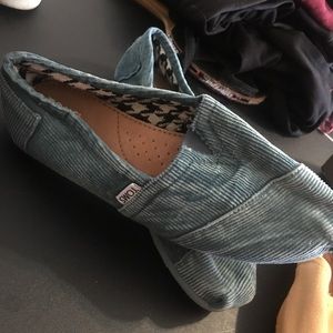 Women’s TOMS flats-great condition